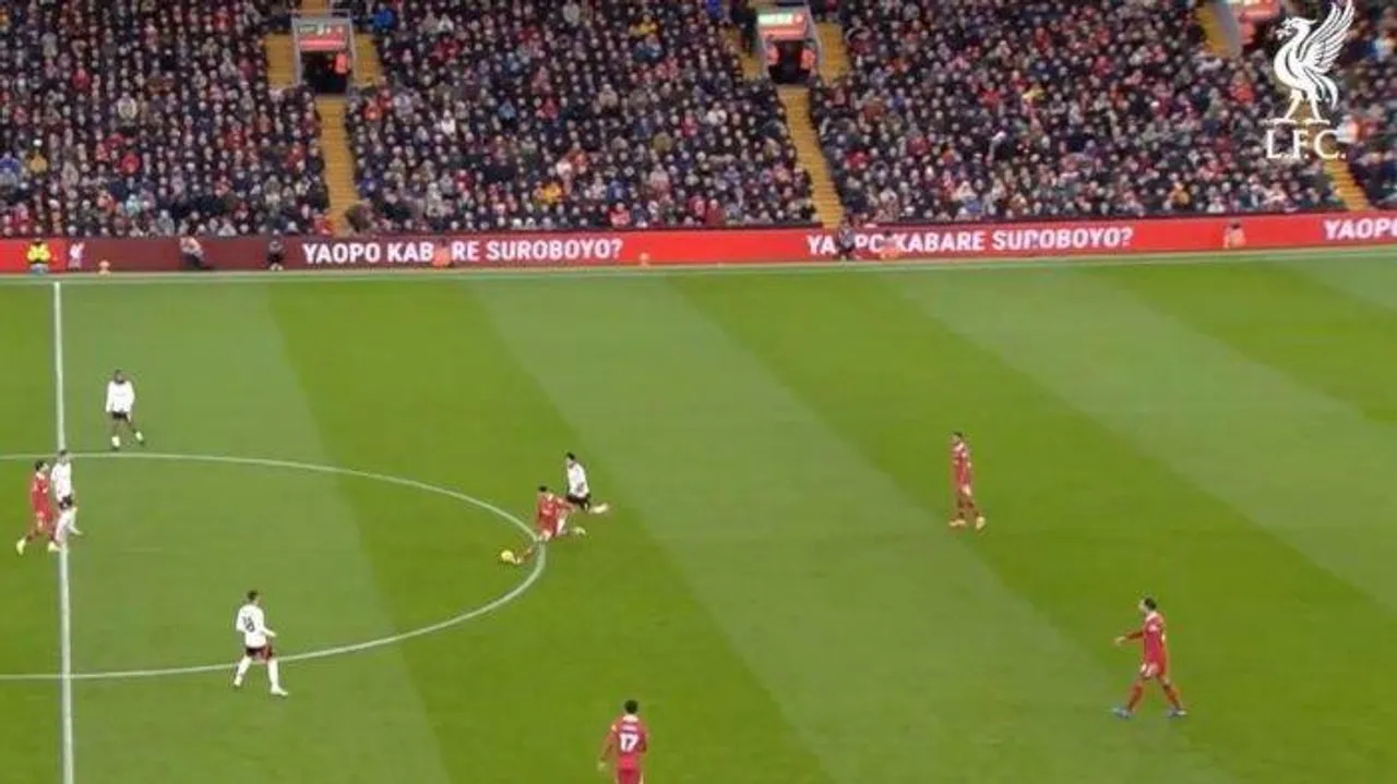 Papan iklan digital bertuliskan kalimat berbahasa Jawa di Stadion Anfield (tangkapan layar Liverpool TV)
