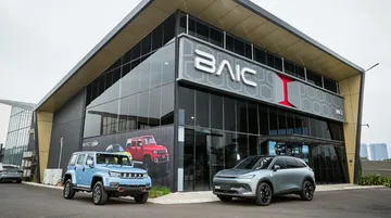 Diler BAIC Prestige PIK 2 berlokasi  di Distrik Otomotif PIK 2 Blok DH 11 Unit A5, Jakarta Utara. (Dok. JIO DISTRIBUSI INDONESIA)