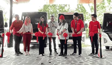 Peluncuran 10 unit armada baru AO Group berteknologi TransTRACK. (Dok TRANSTRACK)