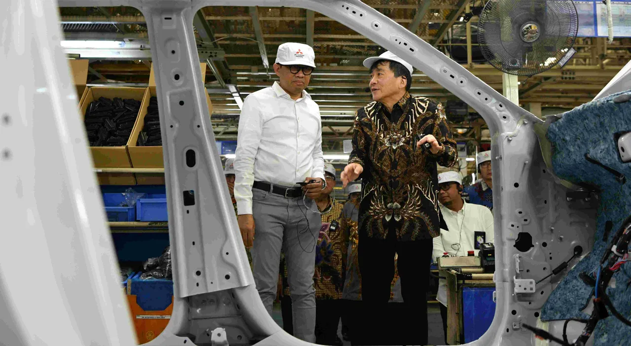 Wamenperin Faisol Riza saat mengunjungi pabrik Mitsubishi di Cikarang (Dok. MMKI)