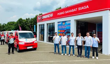 Perwakilan manajemen Daihatsu di Rest Area KM 72A Tol Cipularang. (Dok ADM)