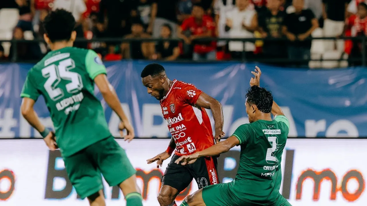 Bali United vs Persebaya Surabaya di Liga 1 2024/2025/ X Bali United.