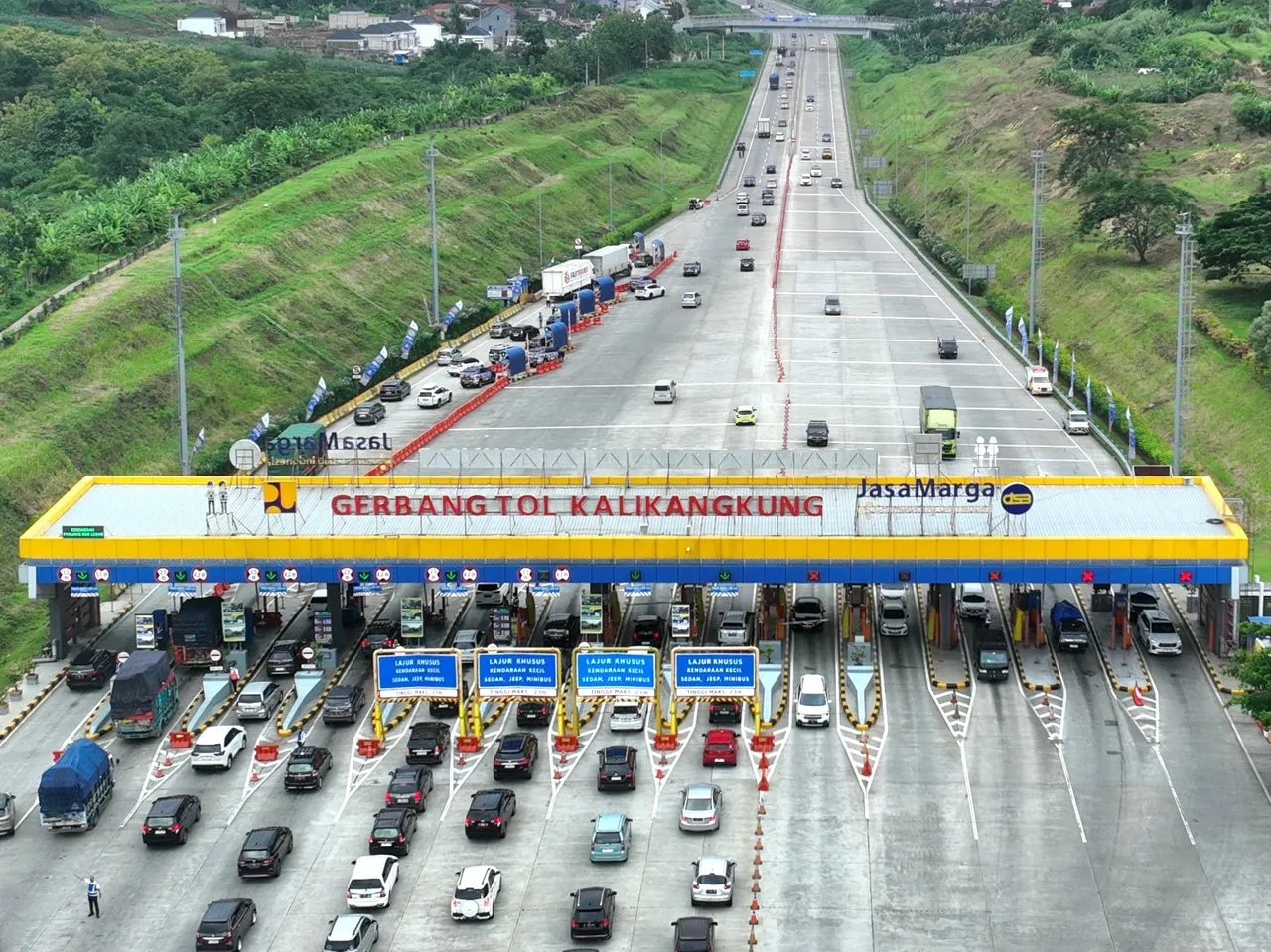 Manfaatkan diskon tarif tol di arus mudik libur Natal. (Jasa Marga)