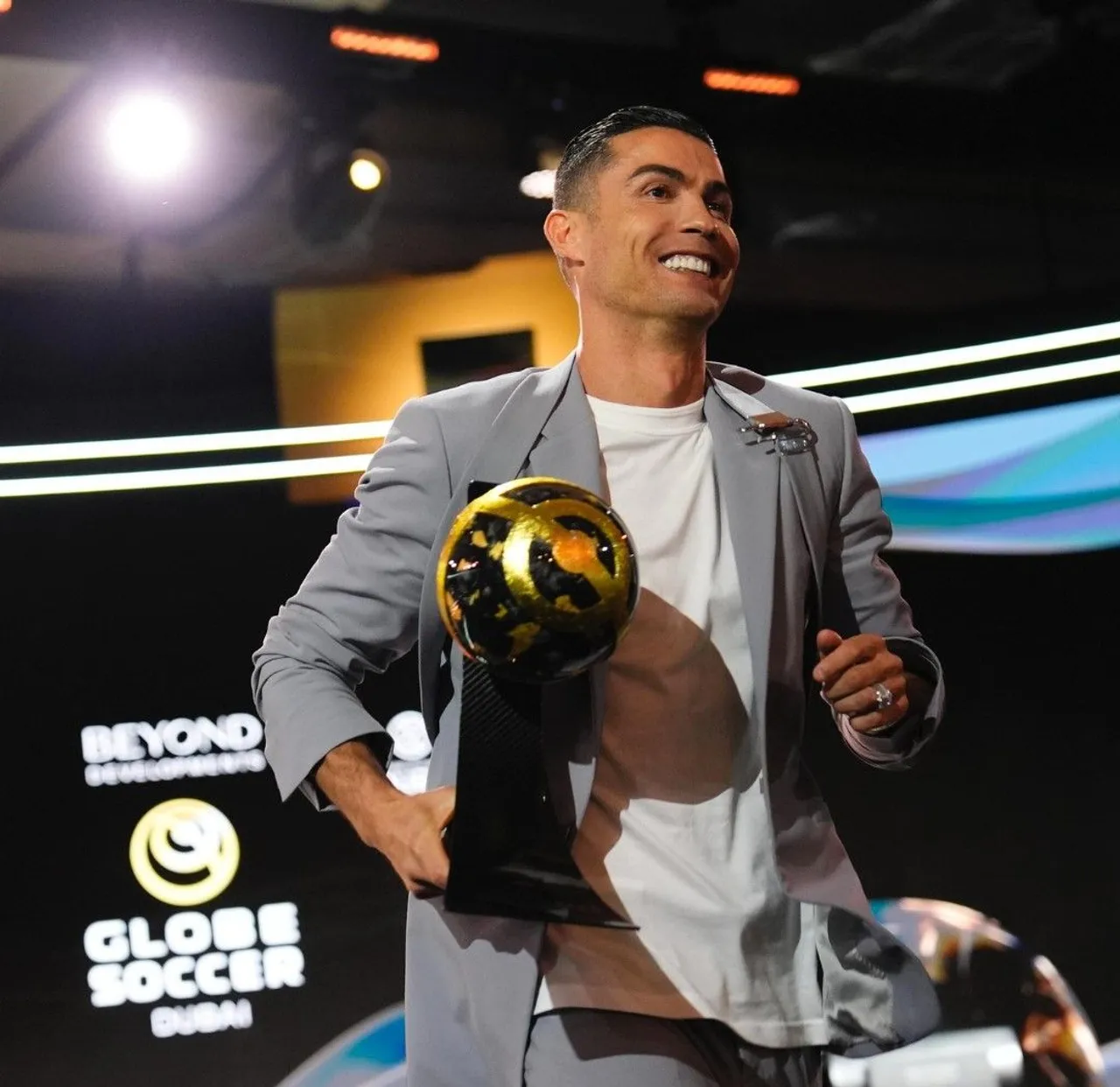 Cristiano Ronaldo Raih Dua Penghargaan Globe Soccer Awards 2024 (Foto: IG Globe Soccer)