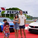 Penyanti Andien dan keluarganya saat berwisata adrenalin ke Sirkuit Mandalika (MGPA)