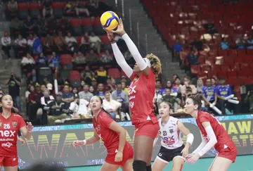 Pertandingan pembuka Proliga 2025 yang mempertemukan Jakarta Elektrik PLN vs Yogya Falcons di GOR Jati Diri Semarang, 3 Januari (Foto: PBVSI)