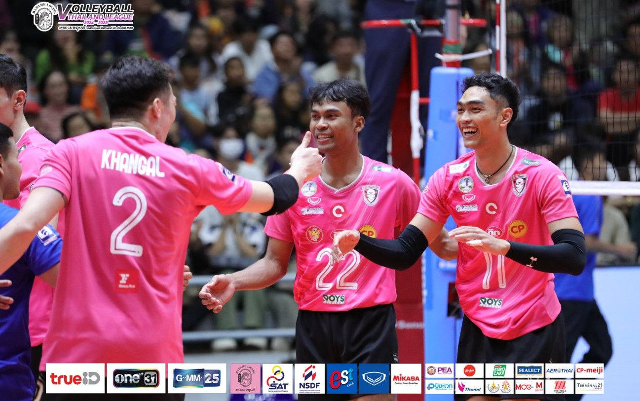 Doni Haryono bermain untuk Nakhon Ratchasima vs Diamond Food VC/foto: FB Thai Volleyball League.