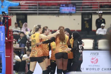 Pertandingan lanjutan Proliga 2025 yang mempertemukan Jakarta Popsivo Polwan vs Bandung BJB Tandamata berlangsung di GOR Jati Diri, Semarang, Sabtu (3/1/2024) Foto: PBVSI