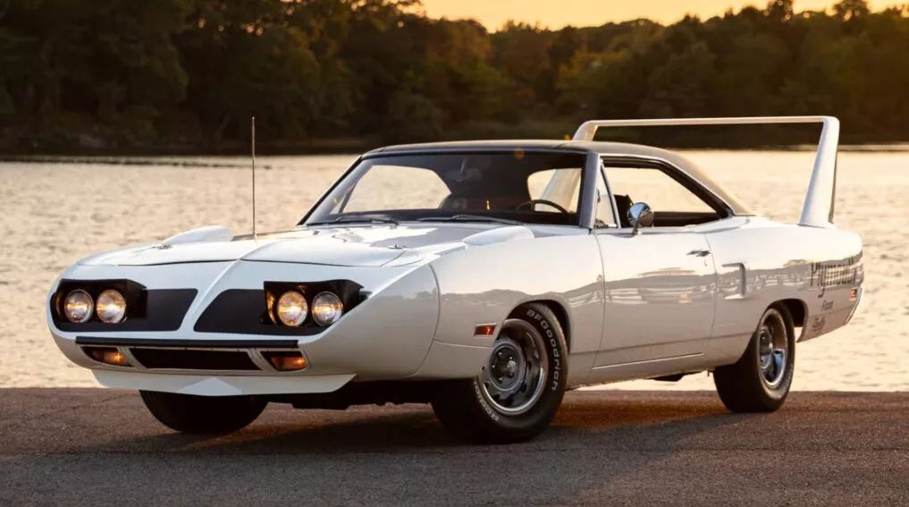 Plymouth Superbird 1970 sang legenda NASCAR. (Carscoops)