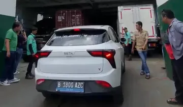 Mobil listrik aman untuk dibawa lintas pulau menggunakan kapal ferry. (Dok. Neta).