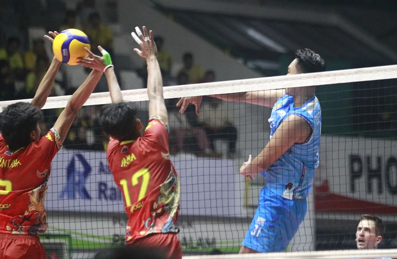 Pertandingan lanjutan Proliga 2025 yang mempertemukan Surabaya Samator vs Bank Sumsel dihelat di GOR Tri Dharma, Gresik, Jumat (10/1/2025). Foto: PBVSI