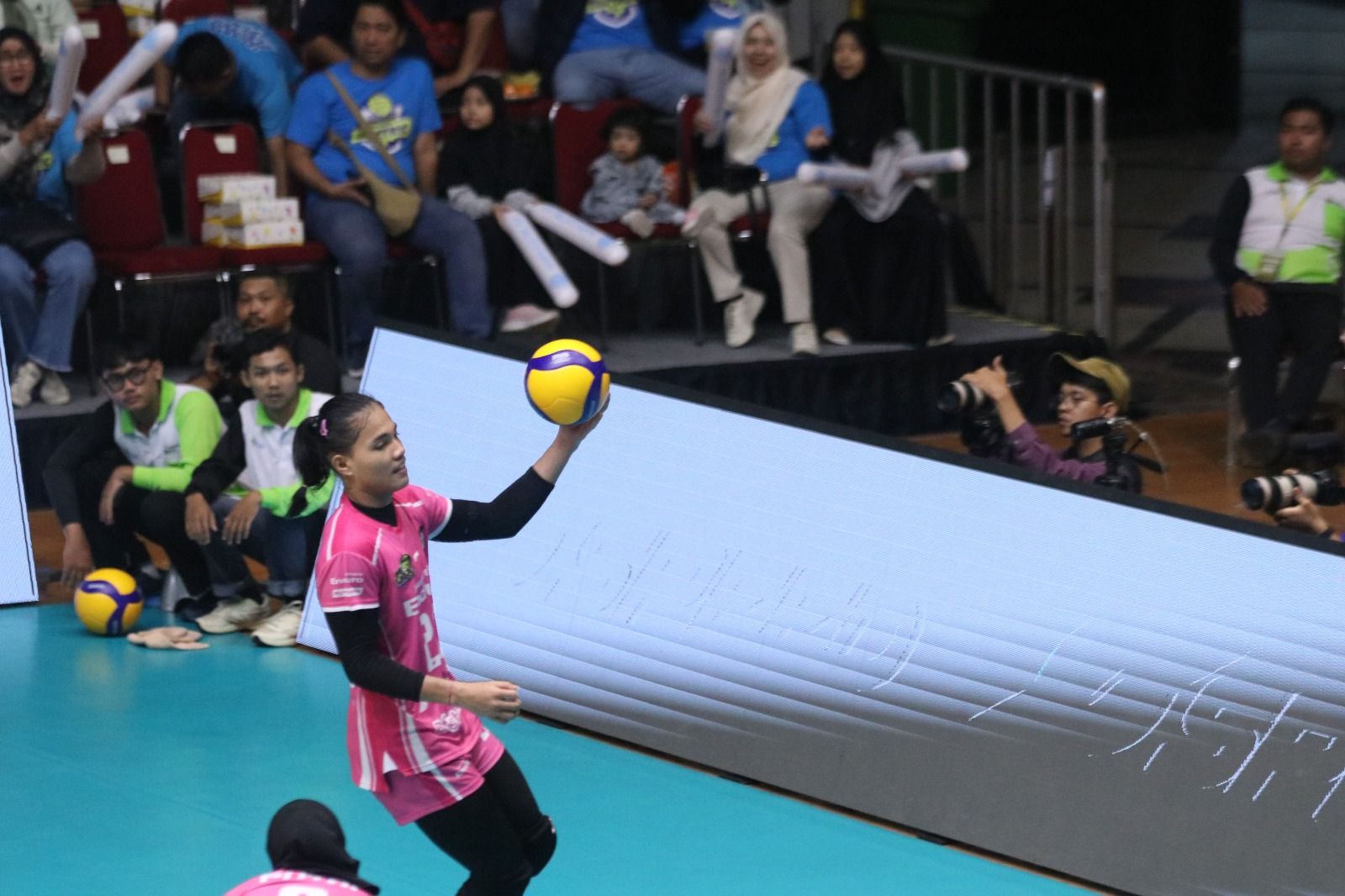 Junaida Santi tampil gemilang dan jadi top skor pada laga lanjutan Proliga 2025 yang mempertemukan Jakarta Pertamina Enduro vs Jakarta Elektrik PLN, 11 Januari (Foto: PBVSI)