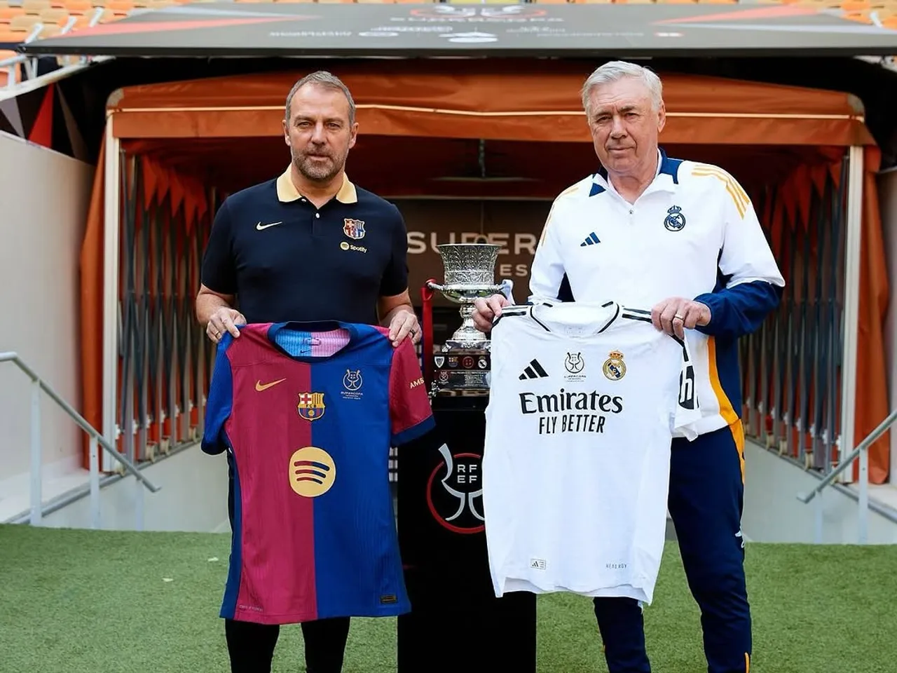 Hansi Flick (Barcelona) dan Carlo Ancelotti (Real Madrid). (Foto: instagram/@rfef)