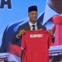 Pelatih Timnas Indonesia, Patrick Kluivert pake peci/SportCorner, Alwan Naufal - Pelatih Timnas Indonesia, Patrick Kluivert pake peci/SportCorner, Alwan Naufal