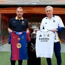 Hansi Flick (Barcelona) dan Carlo Ancelotti (Real Madrid). (Foto: instagram/@rfef) - Hansi Flick (Barcelona) dan Carlo Ancelotti (Real Madrid). (Foto: instagram/@rfef)