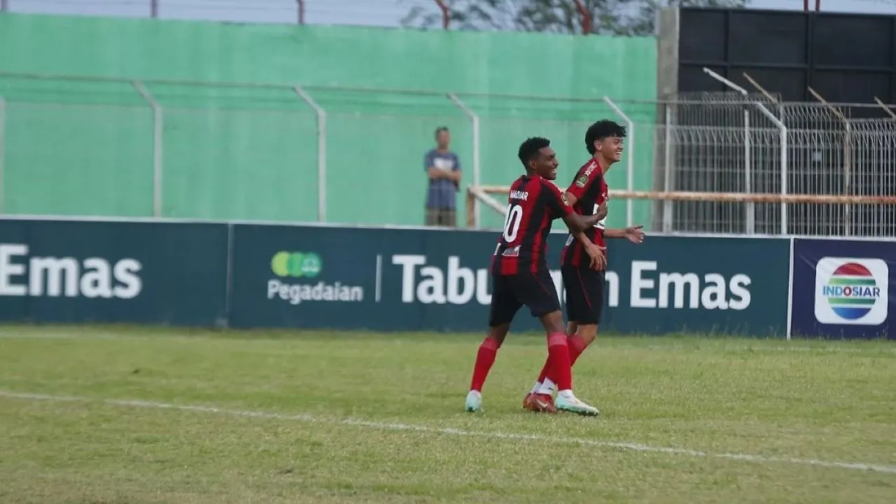 Pemain Persipura, Reno Salampessy/DBL Indonesia.