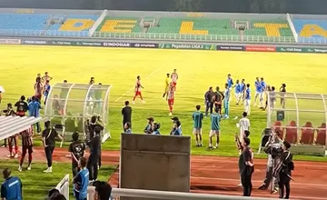 Para pemain Deltras FC dan Persibo Bojonegoro di Gelora Delta/foto: IG @sidoarjo.nyel