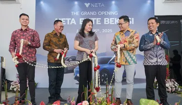 Seremoni pengguntingan pita oleh manajemen PT Elite Oto Sukses dan PT NETA Auto Indonesia. (Dok. NETA)