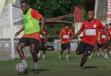 Pemain Persipura Jayapura sedang berlatih jelang lawan Persikas Subang di playoff degradasi Liga 2 2024/2025/foto: IG Persipura.