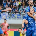 selebrasi gol rafinha psim.jpg - Selebrasi Rafinha usai mencetak gol kemenangan PSIM Yogyakarta di Liga 2 2024/2025/foto: IG PSIM.