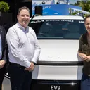 AO Tournament Director Craig Tiley, CEO Kia Australia Damien Meredith, dan juara AO Ash Barty. (KIA) - AO Tournament Director Craig Tiley, CEO Kia Australia Damien Meredith, dan juara AO Ash Barty. (KIA)