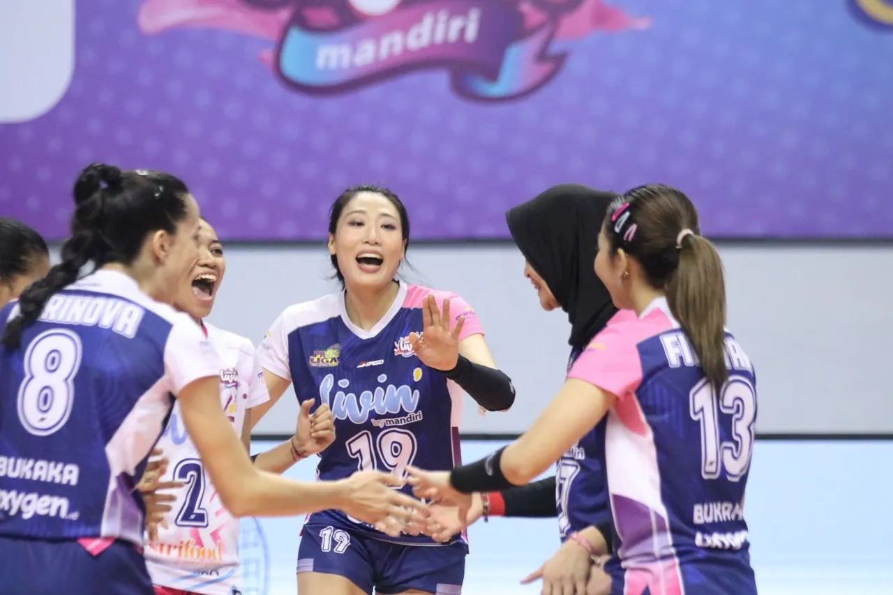 Laga lanjutan Proliga 2025 antara Jakarta Livin Mandiri vs Yogya Falcons dihelat di DBL Arena, Surabaya, Jawa Timur, Jumat (24/1/2025). Foto: PBVSI