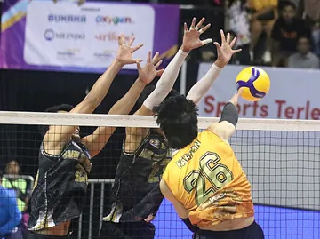 Laga lanjutan Proliga 2025 yang mempertemukan Jakarta Bhayangkara Presisi vs Palembang Bank Sumsel Babel dihelat di Jawa Pos Arena, Surabaya, Jumat (24/1/2025). Foto: PBVSI