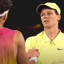 Jannik Sinner melangkah ke final Australian Open 2025 usai mengalahkan Ben Shelton pada babak semifinal yang dihelat di Rod Laver Arena, Melbourne, 24 Januari (tangkapan layar Youtube Australian Open)