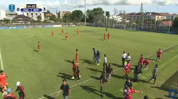 Pertandingan Persekabpas vs Persiba Balikpapan di Liga Nusantara 2024/2025 sempat ricuh/foto: LIB TV.