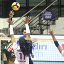 Laga lanjutan Proliga 2025 yang mempertemukan Bandung BJB vs Gresik Petrokimia dihelat di Jawa Pos Arena, Surabaya, Sabtu (25/1/2025). Foto: PBVSI