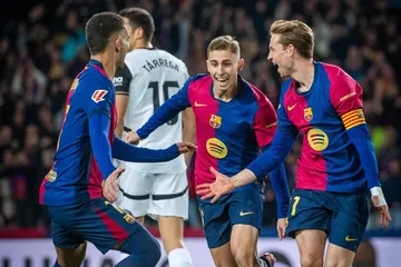 Pemain Barcelona merayakan kemenangan dalam laga melawan Valencia di lanjuta Liga Spanyol 2024/2025. (Foto: Instagram/FC Barcelona)