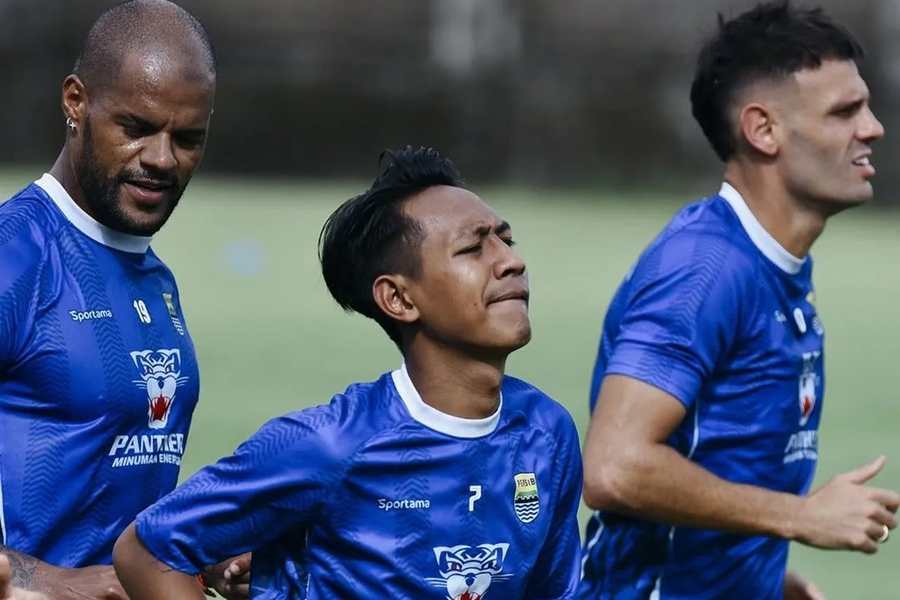 2 pemain Persib Bandung diragukan tampil dalam laga melawan PSM Makassar. (Foto: Instagram/Persib)