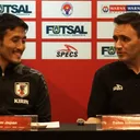 Pelatih Timnas Futsal Jepang, Kensuke Takahashi (Kiri)/SportCorner Alwan Naufal.