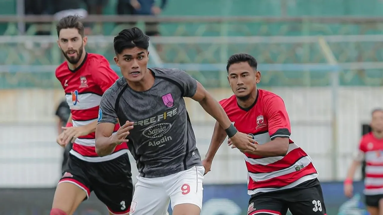 Madura United vs Persis Solo di Liga 1/IG Persis.