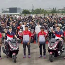 Pembalap MotoGP Joan Mir dan Luca Marini berfoto bersama komunitas Honda. (AHM) - Pembalap MotoGP Joan Mir dan Luca Marini berfoto bersama komunitas Honda. (AHM)