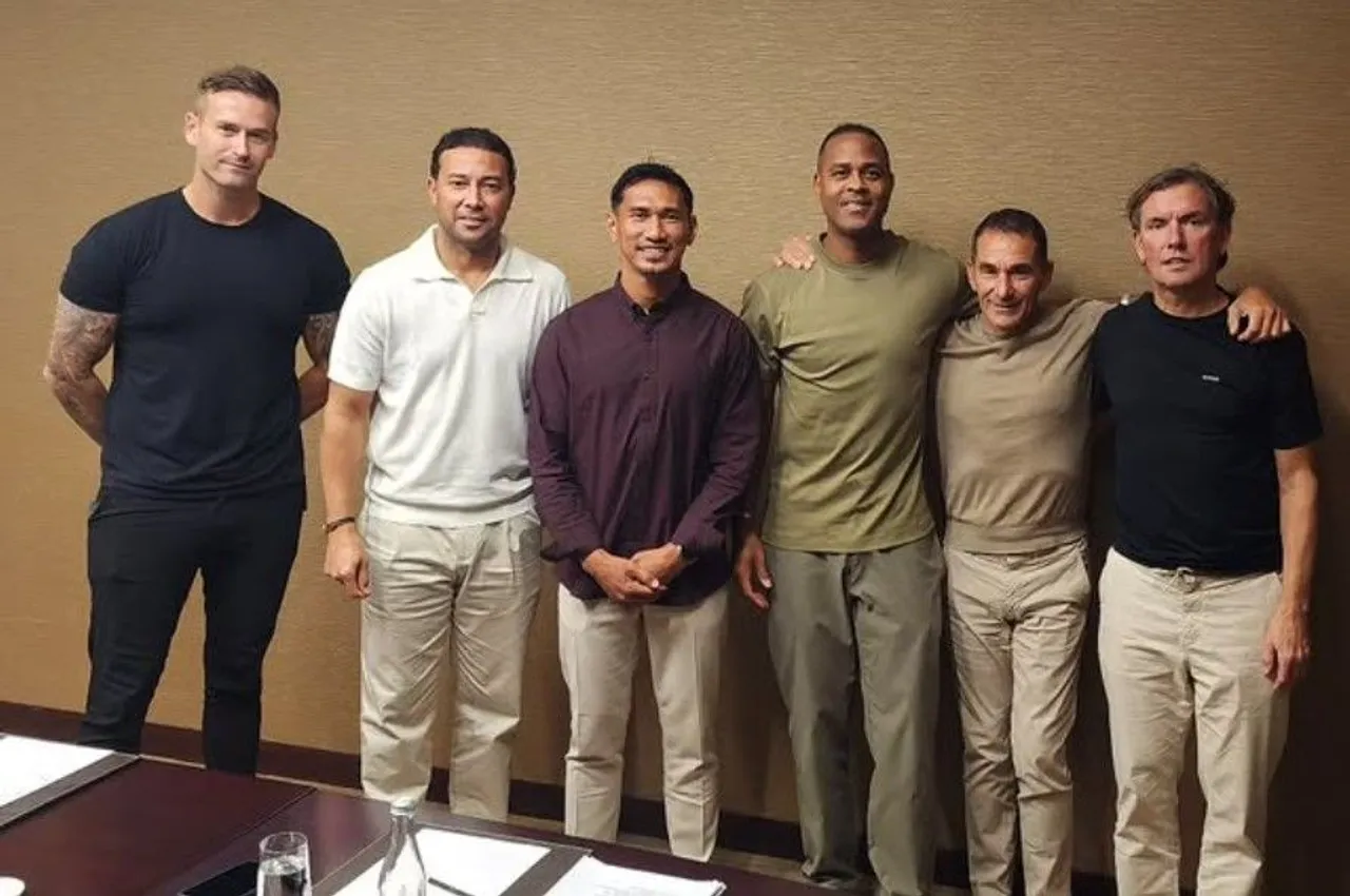Zulkifli Syukur bersama Patrick Kluivert dan Tim Pelatih Timnas Indonesia/foto: IG Zulkifli Syukur.