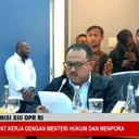 anggota dpr ri pangeran khairul saleh.jpg - Anggota Komisi XIII DPR RI, Pangeran Khairul Saleh, menanyakan Tim Geypens hapalan Pancasila/foto: TV Parlemen.