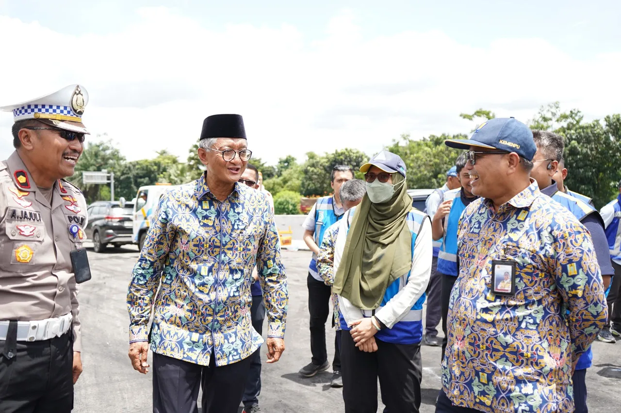 Menteri Pekerjaan Umum melakukan peninjauan langsung kondisi Gerbang Tol Ciawi 2. (Jasa Marga)