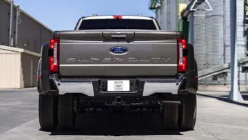 Dengan banderol harga puluhan juta, lampu Ford f-350 jadi salah satu incaran favorit pencuri. (Motor1)