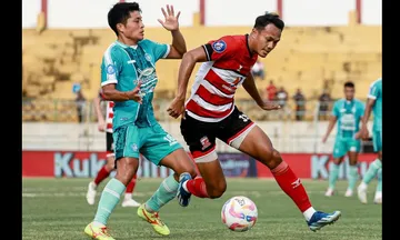 Jalannya pertandingan antara Madura United vs PSBS Biak. (Foto: Instagram/maduraunited.fc)