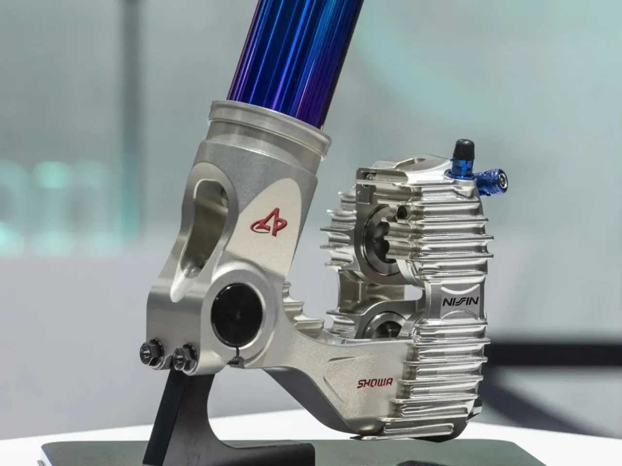 Nissin dan Showa berkolaborasi kembangkan konsep kaliper rem terintegrasi dengan garpu. (Hitachi Astemo)