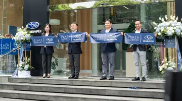 Seremoni pengguntingan pita peresmian Plaza Subaru Kebon Jeruk. (Subaru Indonesia)