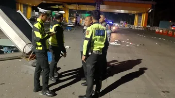 Kecelakaan beruntun di Gerbang Tol Ciawi beberapa waktu lalu. (Korlantas Polri)