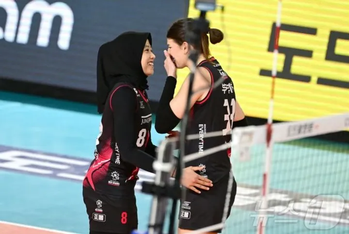  Megawati Hangestri dan Vanja Bukilic (Foto: KOVO)
