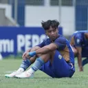 pemain persib u-16.jpg - Pemain Persib Bandung U-16 tertunduk lesu usai timnya gagal lolos ke semifinal EPA Liga 1 2024/2025/foto: Liga Indonesia Baru.