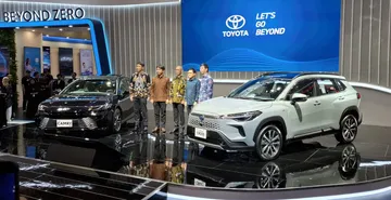 Peluncuran New Camry Hybrid dan New Corolla Cross Hybrid di IIMS 2025. (Chadie)