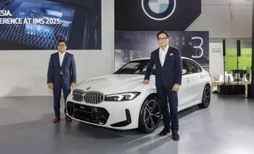 BMW 320i M Sport menandai perayaan HUT ke-50 sedan legendaris Seri 3. (BMW Group Indonesia)