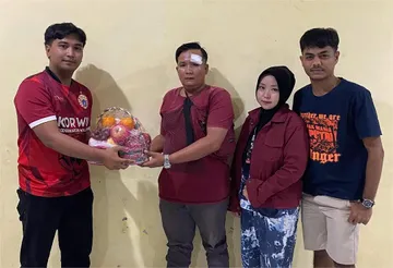 Perwakilan The Jakmania datangi rumah Iwan Korban laga Persija vs Persib/Instagram