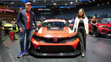 Livery spesial di tubuh Honda Civic Type R menandai 40 tahun keikutsertaan Honda di dunia motorsport Tanah Air. (HPM)