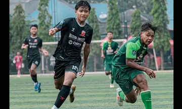 Jalannya laga Persebaya U-16 melawan Madura United U-16. (Foto: Instagram/officialpersebaya)